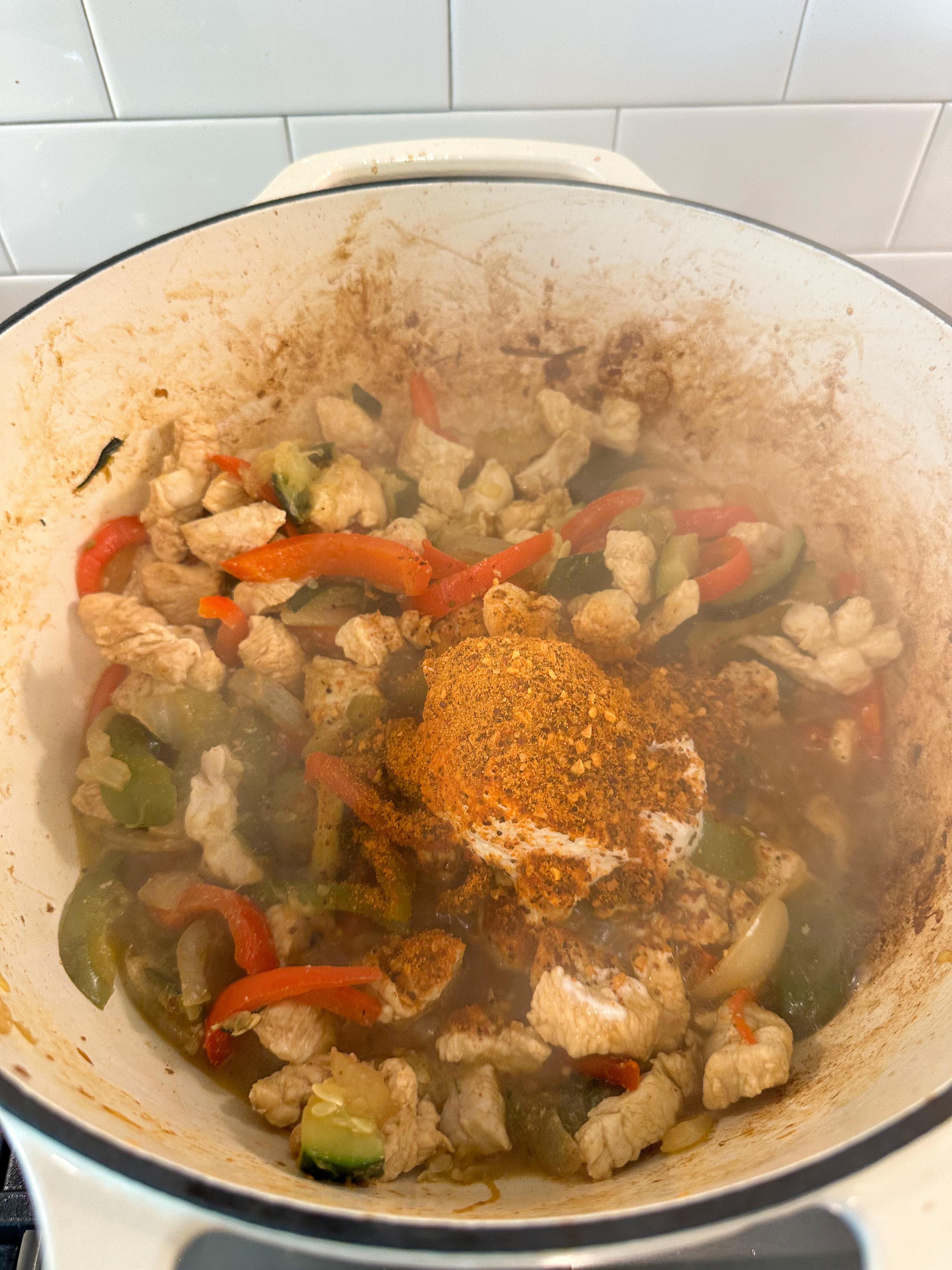 fajitas, chicken fajita pasta, pasta, dinner, high protein, easy dinner, greek yogurt, healthy meals, easy meals, siete fajita, organic, healthy food for my family, gluten free