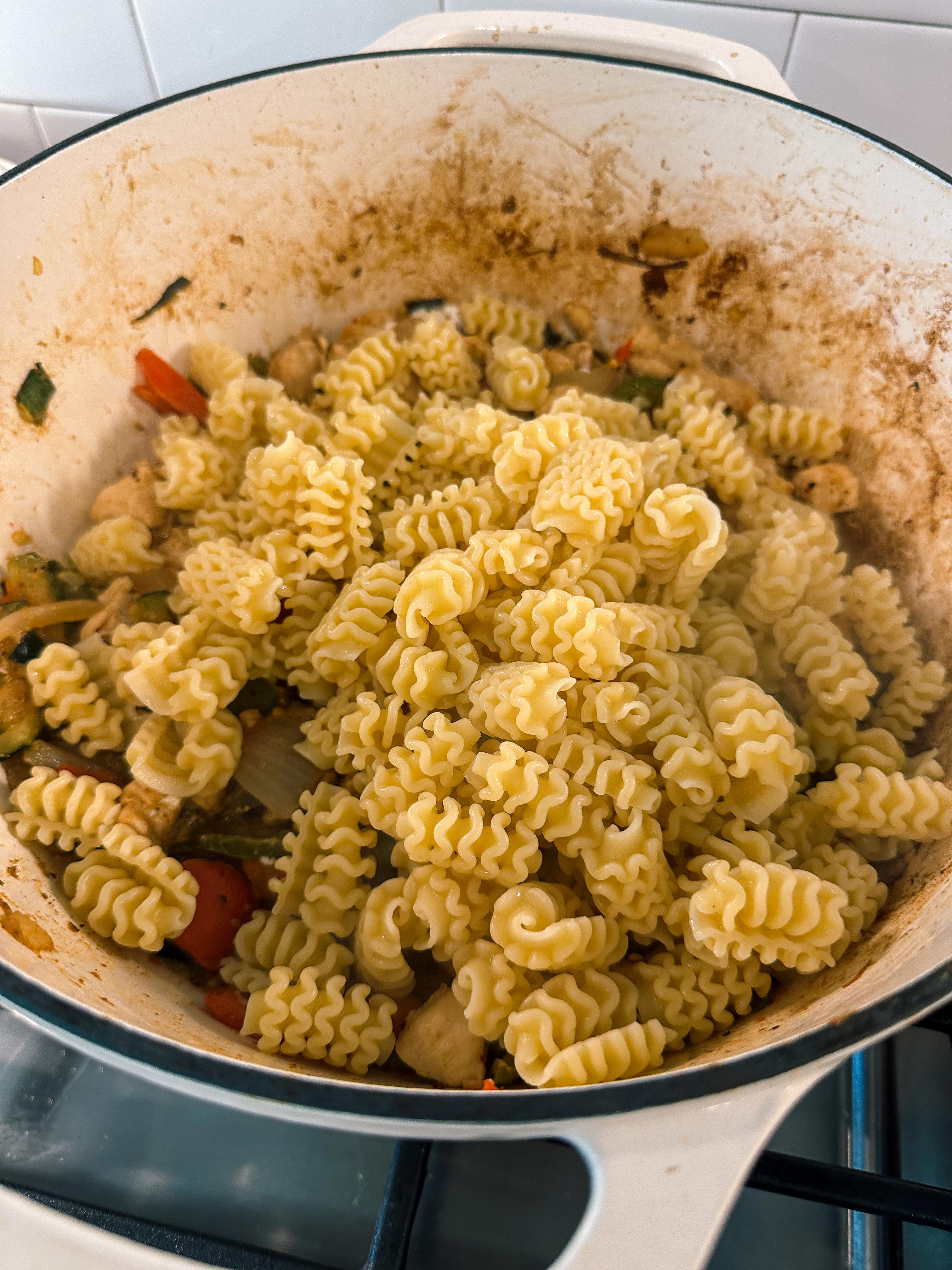fajitas, chicken fajita pasta, pasta, dinner, high protein, easy dinner, greek yogurt, healthy meals, easy meals, siete fajita, organic, healthy food for my family, gluten free
