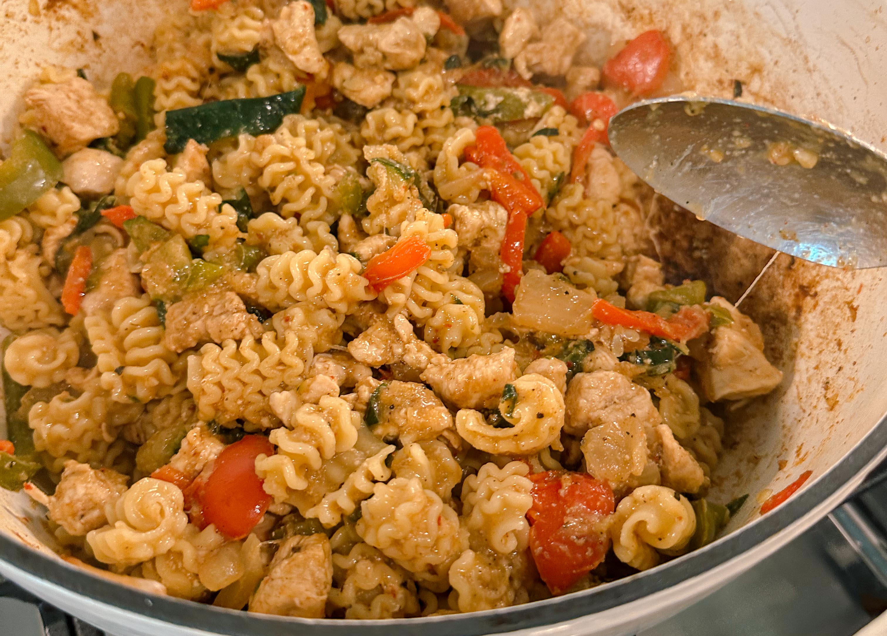 fajitas, chicken fajita pasta, pasta, dinner, high protein, easy dinner, greek yogurt, healthy meals, easy meals, siete fajita, organic, healthy food for my family, gluten free